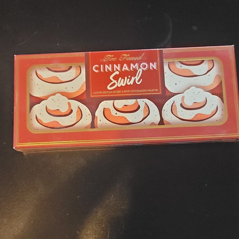 Too faced Cinnamon swirl eye shadow palette